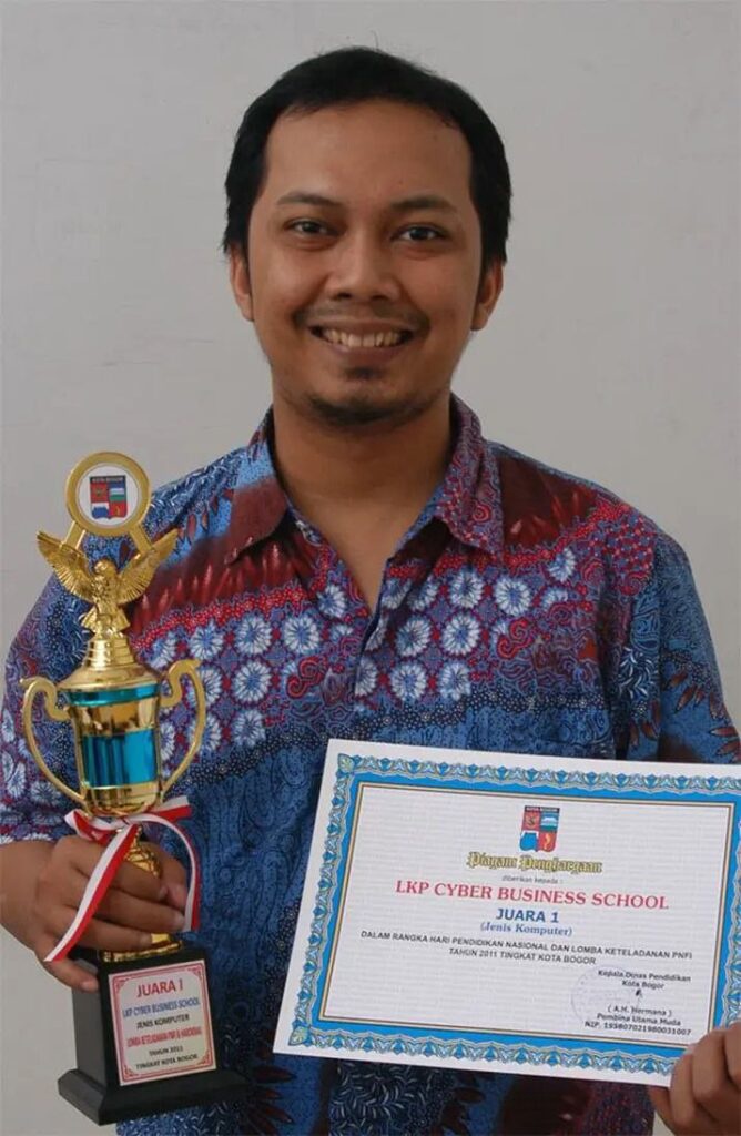 Piagam penghargaan Juara LKP Kota Bogor 2011