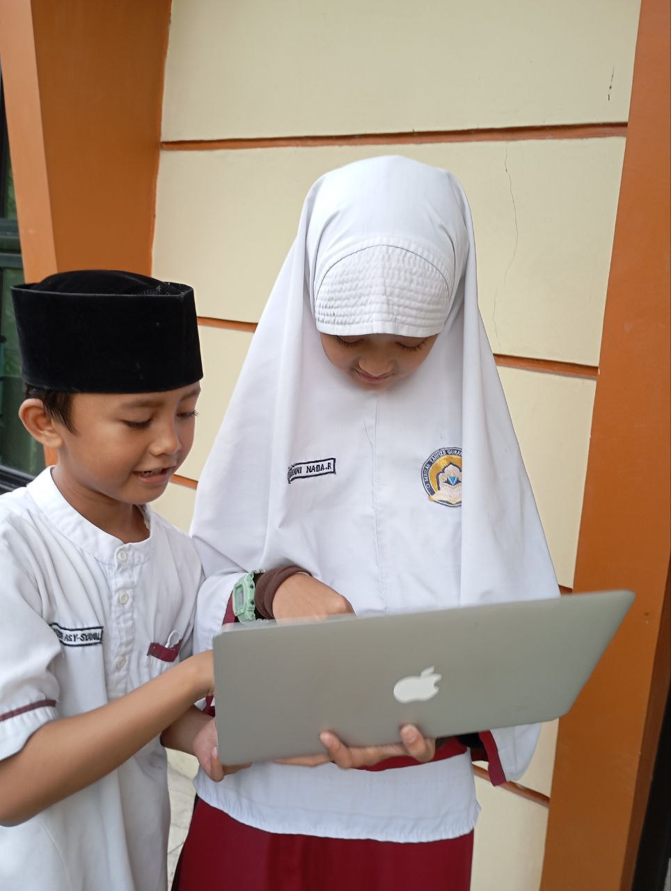 Anak belajar coding