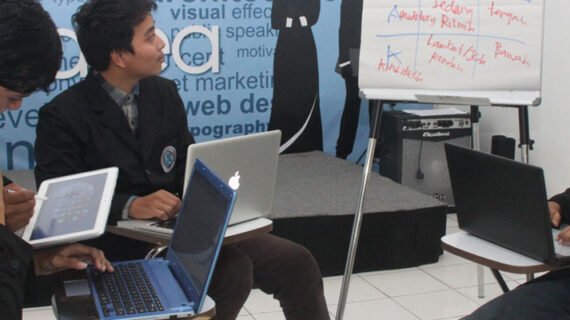 Apa Itu Desain Komunikasi Visual? Peran Pentingnya dalam Dunia Marketing Modern – Cyber Business School Bogor